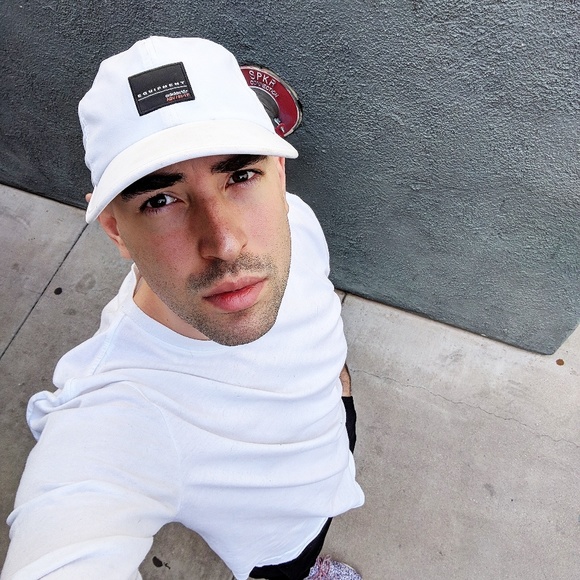 Meet your Posher, Josue - Picture 3 of 4